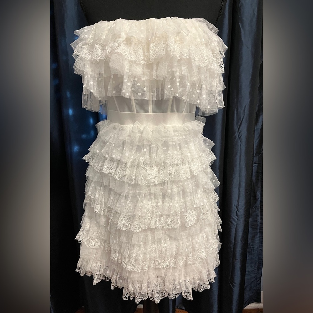 BCBG Max Azria Lace Strapless Ruffled Party Dress in Off-White - NWT